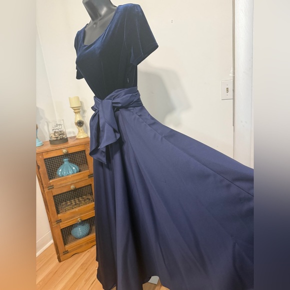 👗CDC Caren Desire’e Company Velvet & Taffeta Gown. Color:Navy Blue. Size: 14 - Picture 8 of 11